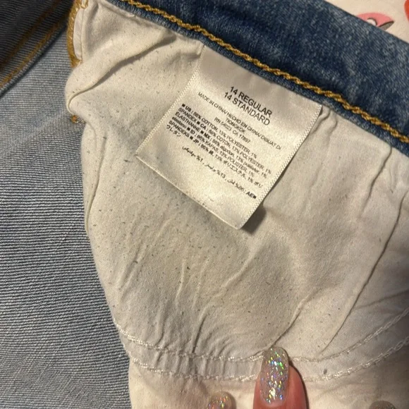 Old Navy Women's Distressed Blue Jean Shorts size 14 peddle pushers - Picture 3 of 5